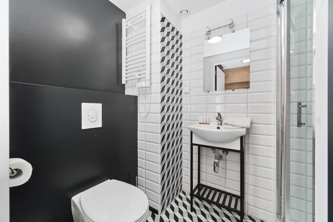 Mezzanine Studio Apartments Zarembowicza Wroclaw Airport By Renters Екстериор снимка
