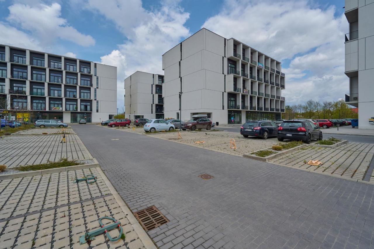 Mezzanine Studio Apartments Zarembowicza Wroclaw Airport By Renters Екстериор снимка