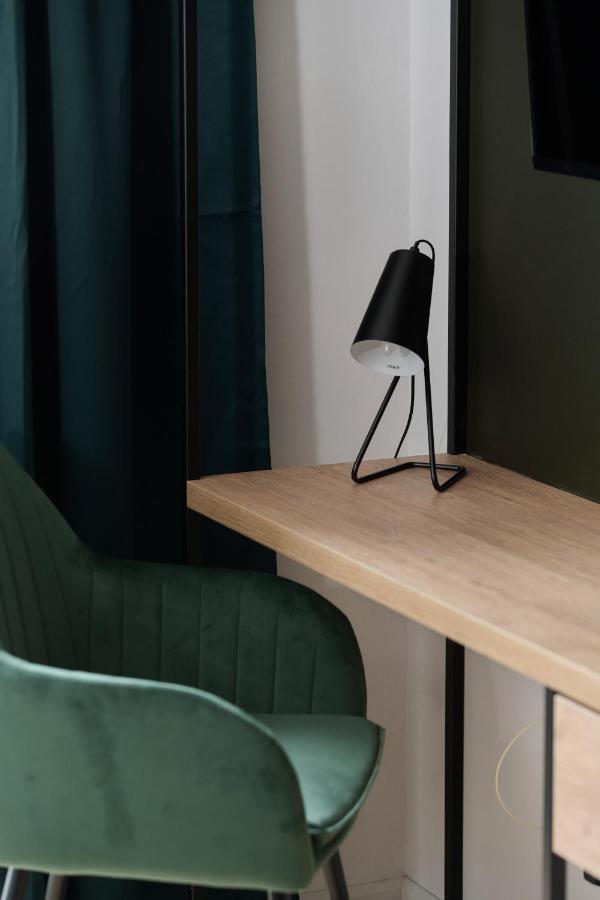 Mezzanine Studio Apartments Zarembowicza Wroclaw Airport By Renters Екстериор снимка