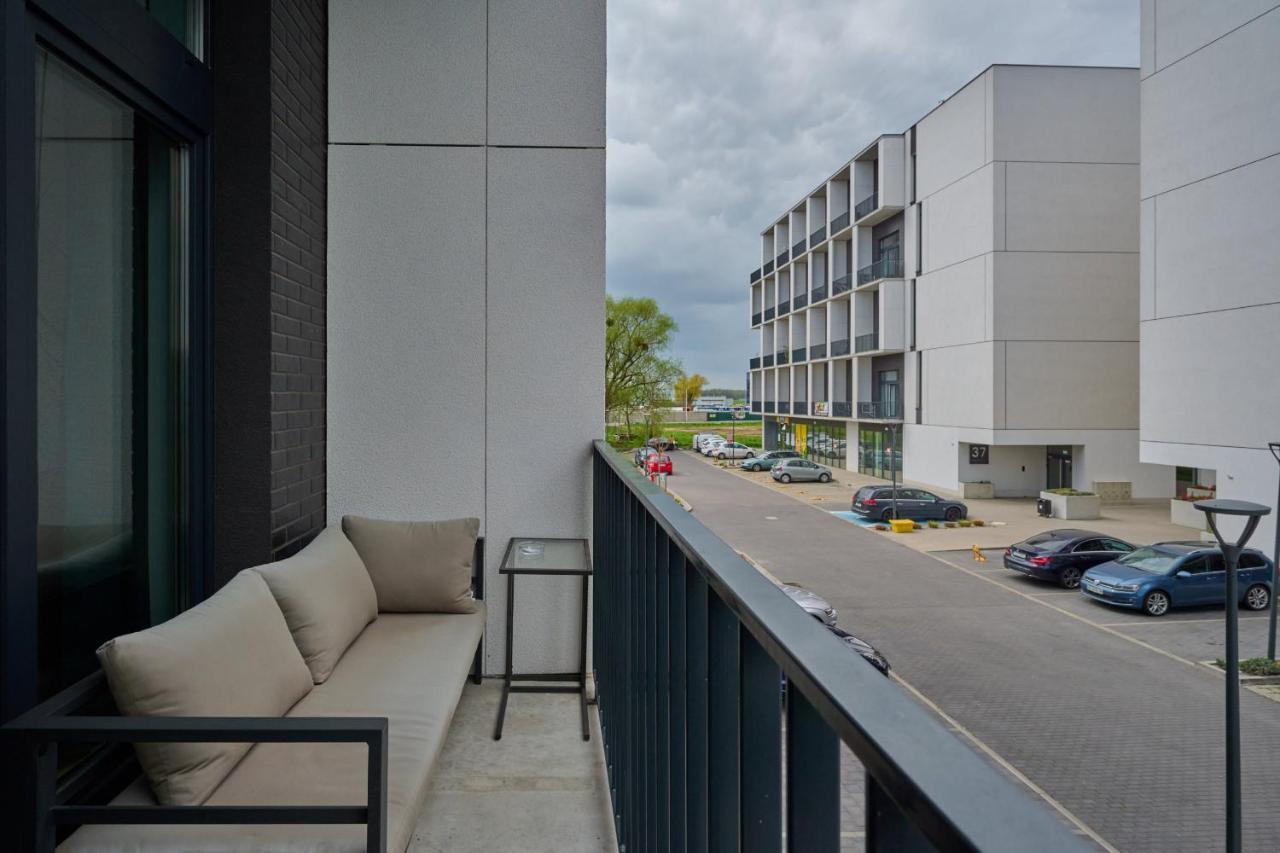 Mezzanine Studio Apartments Zarembowicza Wroclaw Airport By Renters Екстериор снимка