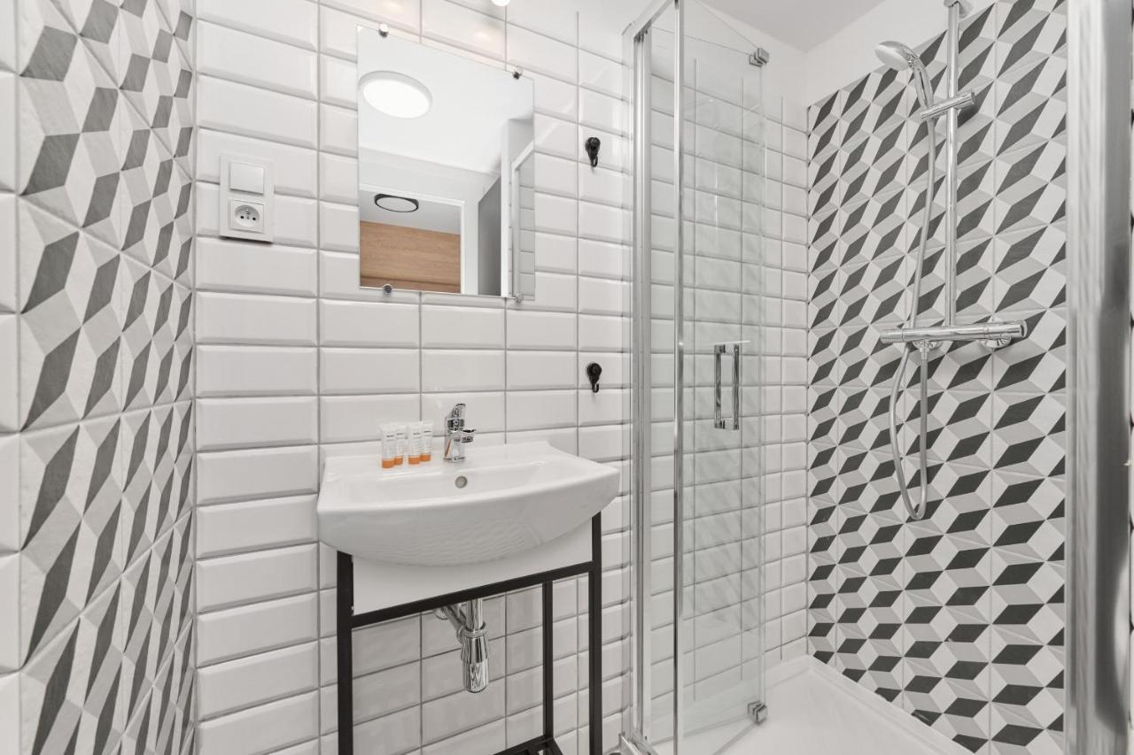 Mezzanine Studio Apartments Zarembowicza Wroclaw Airport By Renters Екстериор снимка